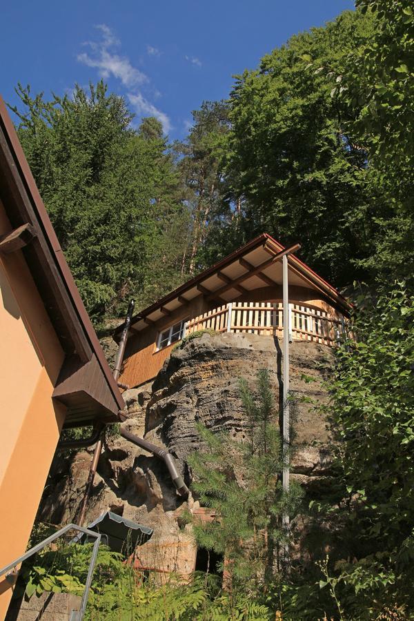 Malbenka - Chata Na Skale Pod Hradem Kokorin Exterior foto